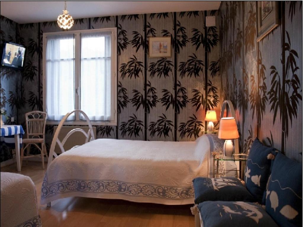 Logis Hotel Les Tilleuls Saint-Cirgues-de-Jordanne Room photo